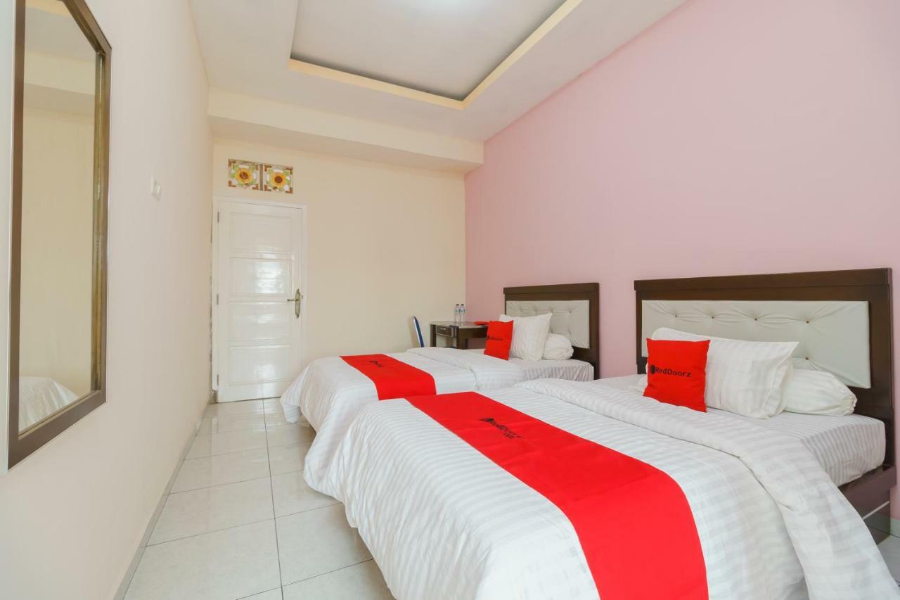 Reddoorz Syariah Near Simpang Sekip Palembang Hotel Exterior foto
